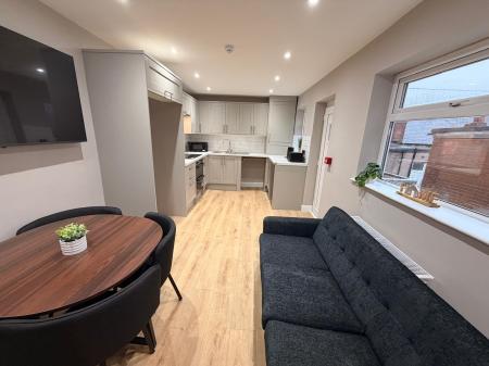 1 bedroom Maisonette to let in Hillfield Street, Bensham, Gateshead, NE8