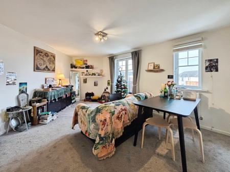 2 bedroom Flat for sale in Ovett Gardens, Gateshead, NE8