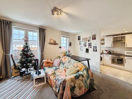 2 bedroom Flat for sale in Ovett Gardens, Gateshead, NE8