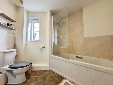 2 bedroom Flat for sale in Ovett Gardens, Gateshead, NE8