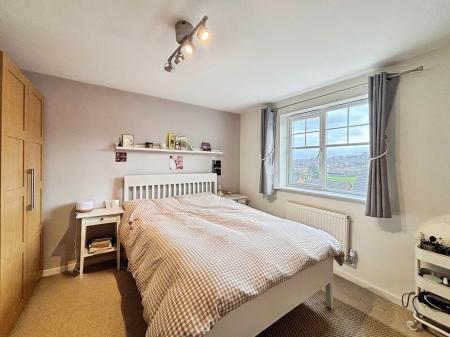 2 bedroom Flat for sale in Ovett Gardens, Gateshead, NE8