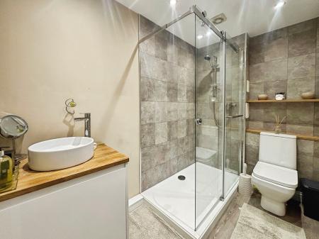 2 bedroom Flat for sale in Ashover Road, Kenton, Newcastle upon Tyne, NE3