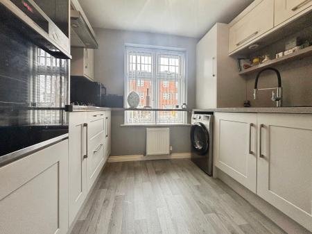 2 bedroom Flat for sale in Ashover Road, Kenton, Newcastle upon Tyne, NE3