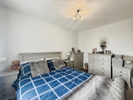 2 bedroom Flat for sale in Ashover Road, Kenton, Newcastle upon Tyne, NE3