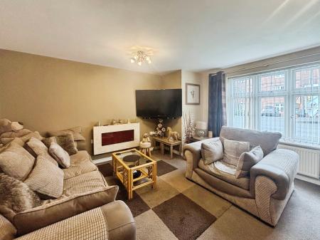 2 bedroom Flat for sale in Ashover Road, Kenton, Newcastle upon Tyne, NE3