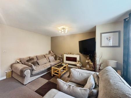 2 bedroom Flat for sale in Ashover Road, Kenton, Newcastle upon Tyne, NE3