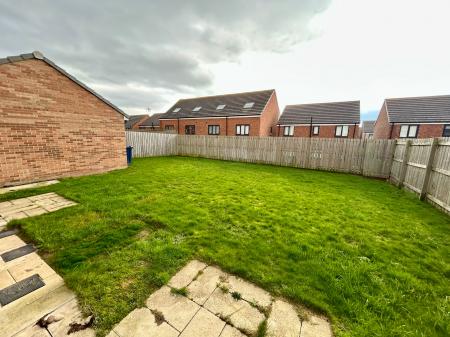 4 bedroom Semi-detached house to let in Roseden Way, Newcastle upon Tyne, NE13