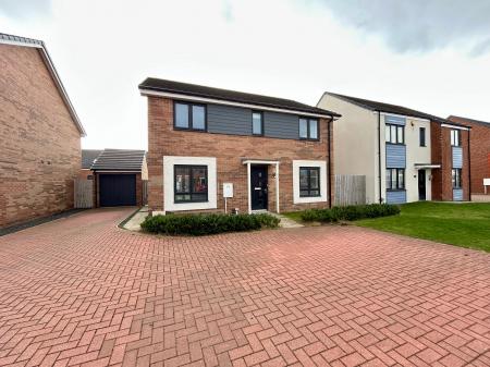 4 bedroom Semi-detached house to let in Roseden Way, Newcastle upon Tyne, NE13