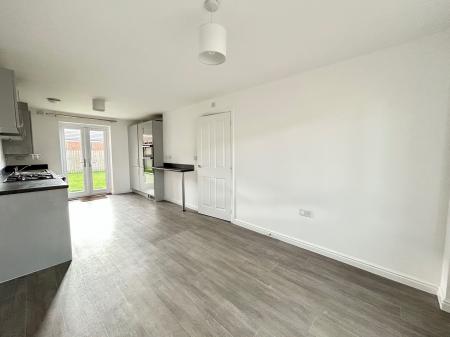 4 bedroom Semi-detached house to let in Roseden Way, Newcastle upon Tyne, NE13