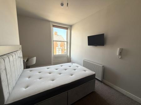 8 bedroom Terraced House to let in Azalea Terrace North 2, Sunderland, SR2