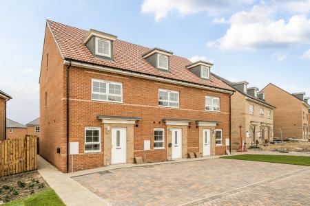 4 bedroom Town house to let in Wayfaring Avenue, Throckley, Newcastle upon Tyne, NE15