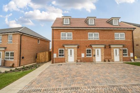 4 bedroom Town house to let in Wayfaring Avenue, Throckley, Newcastle upon Tyne, NE15