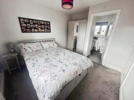 3 bedroom End of terrace house for sale in Greenvale Avenue, Slatyford, Newcastle upon Tyne, NE5