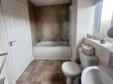 3 bedroom End of terrace house for sale in Greenvale Avenue, Slatyford, Newcastle upon Tyne, NE5