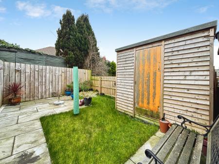 2 bedroom Flat for sale in Dipton Avenue, Elswick, Newcastle upon Tyne, NE4