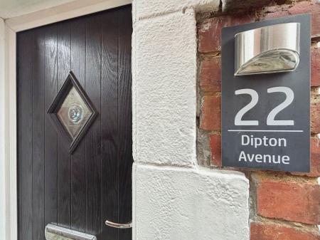 2 bedroom Flat for sale in Dipton Avenue, Elswick, Newcastle upon Tyne, NE4