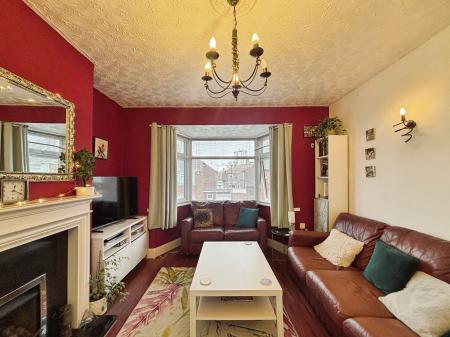 2 bedroom Flat for sale in Dipton Avenue, Elswick, Newcastle upon Tyne, NE4