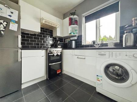 2 bedroom Flat for sale in Dipton Avenue, Elswick, Newcastle upon Tyne, NE4