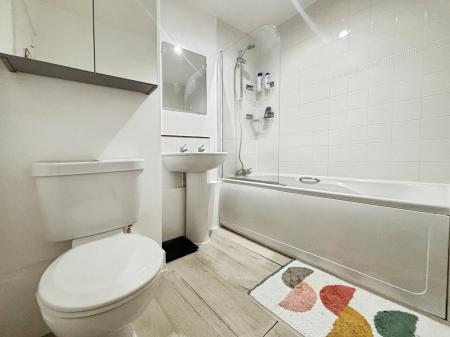 1 bedroom Flat for sale in The Cedars Park Road, Scotswood, Newcastle upon Tyne, NE4