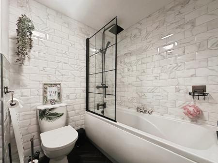 2 bedroom Flat for sale in Nursery Gardens, Fenham, Newcastle upon Tyne, NE5