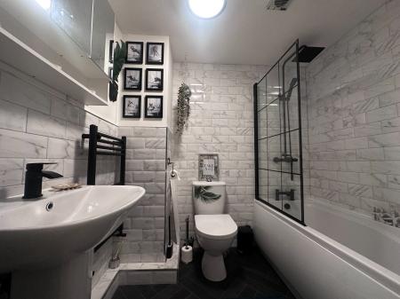 2 bedroom Flat for sale in Nursery Gardens, Fenham, Newcastle upon Tyne, NE5