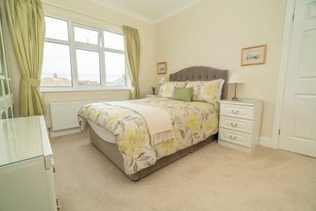 4 bedroom Semi-detached house for sale in Thorntree Drive, Denton Burn, Newcastle upon Tyne, NE15