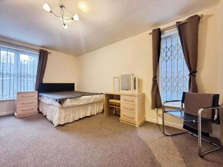 2 bedroom Flat for sale in Blandford Court, City Centre, Newcastle upon Tyne, NE4