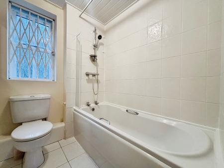 2 bedroom Flat for sale in Blandford Court, City Centre, Newcastle upon Tyne, NE4