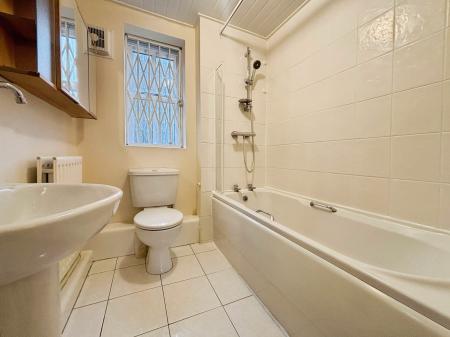 2 bedroom Flat for sale in Blandford Court, City Centre, Newcastle upon Tyne, NE4