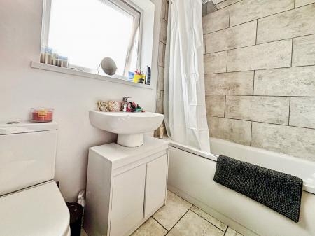 3 bedroom Semi-detached house for sale in Hampshire Gardens, Wallsend, NE28