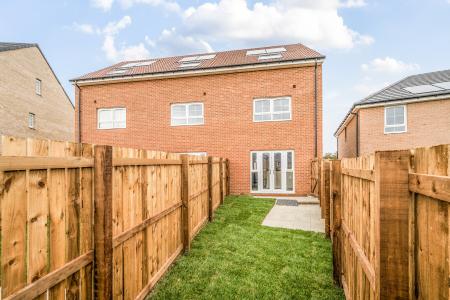 4 bedroom Town house to let in Daisy Lane, Throckley, Newcastle upon Tyne, NE15