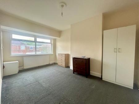3 bedroom Flat to let in Swinley Gardens, Newcastle upon Tyne, NE15