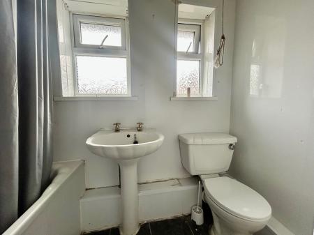 3 bedroom Flat to let in Swinley Gardens, Newcastle upon Tyne, NE15