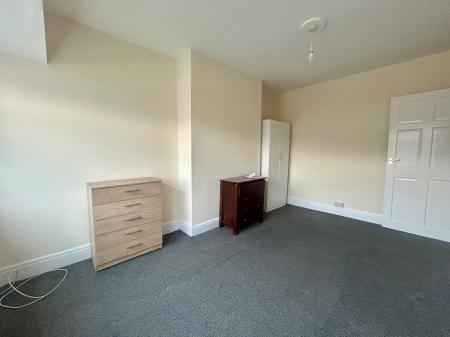 3 bedroom Flat to let in Swinley Gardens, Newcastle upon Tyne, NE15