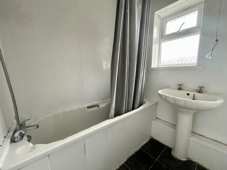 3 bedroom Flat to let in Swinley Gardens, Newcastle upon Tyne, NE15