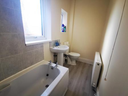 2 bedroom Flat to let in Angerton Gardens, Fenham, Newcastle upon Tyne, NE5
