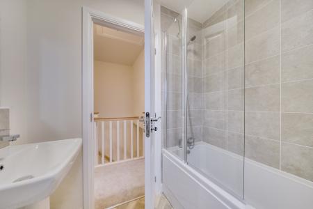 4 bedroom Town house to let in Daisy Lane, Throckley, Newcastle upon Tyne, NE15