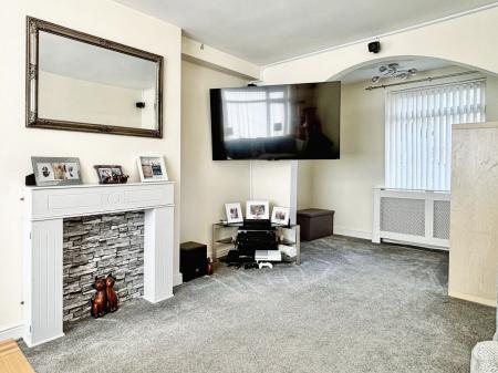 3 bedroom End of terrace house for sale in The Roundway, Longbenton, Newcastle upon Tyne, NE12