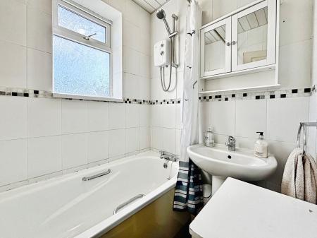 3 bedroom End of terrace house for sale in The Roundway, Longbenton, Newcastle upon Tyne, NE12