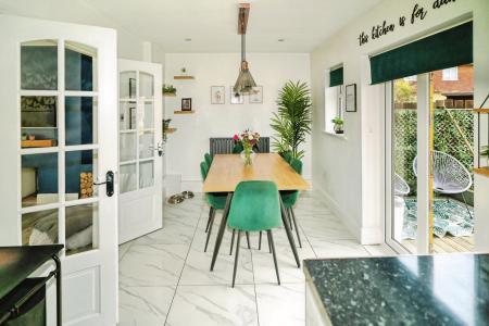 4 bedroom Semi-detached house for sale in Simonside Avenue, Wallsend, Wallsend, NE28