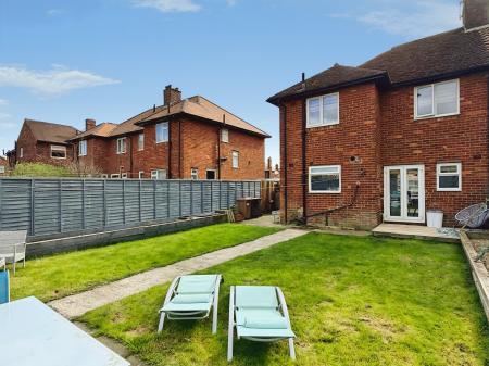 4 bedroom Semi-detached house for sale in Simonside Avenue, Wallsend, Wallsend, NE28