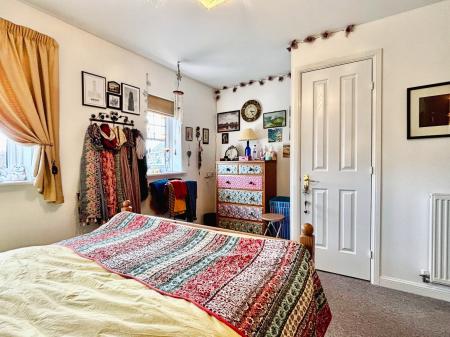 2 bedroom End of terrace house for sale in Chesters Avenue, Longbenton, Newcastle upon Tyne, NE12