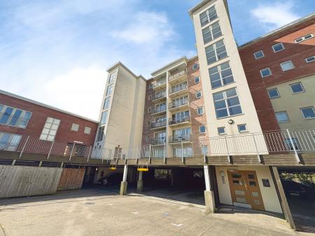2 bedroom Flat for sale in The Grainger, The Staiths, Gateshead, NE8