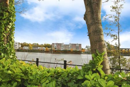 2 bedroom Flat for sale in The Grainger, The Staiths, Gateshead, NE8