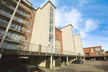 2 bedroom Flat for sale in The Grainger, The Staiths, Gateshead, NE8