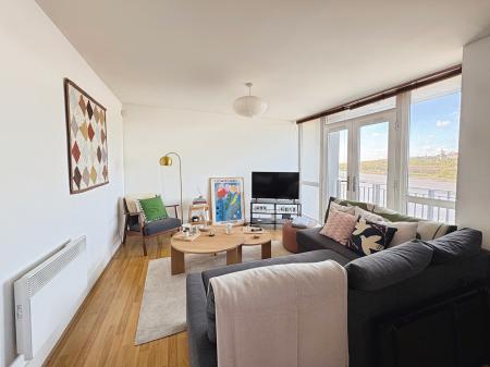 2 bedroom Flat for sale in The Grainger, The Staiths, Gateshead, NE8
