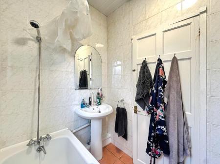 2 bedroom Flat for sale in Benfield Road, Heaton, Newcastle upon Tyne, NE6