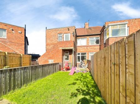 2 bedroom Flat for sale in Benfield Road, Heaton, Newcastle upon Tyne, NE6