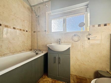 2 bedroom Semi-detached house for sale in Haydon Place, Slatyford, Newcastle upon Tyne, NE5