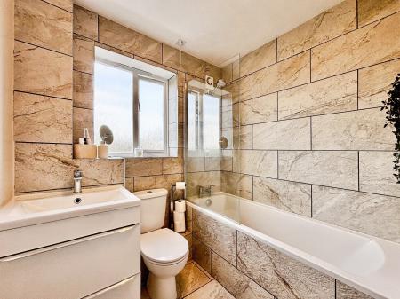 2 bedroom Flat for sale in Allingham Court, Newcastle upon Tyne, NE7
